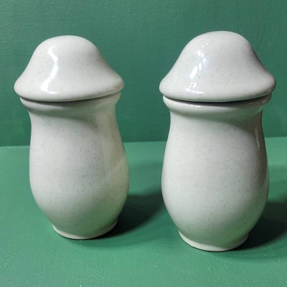 Set of 2 International Stoneware Blue Ribbon Goose Spice Jars w lid & seal - Picture 3 of 9